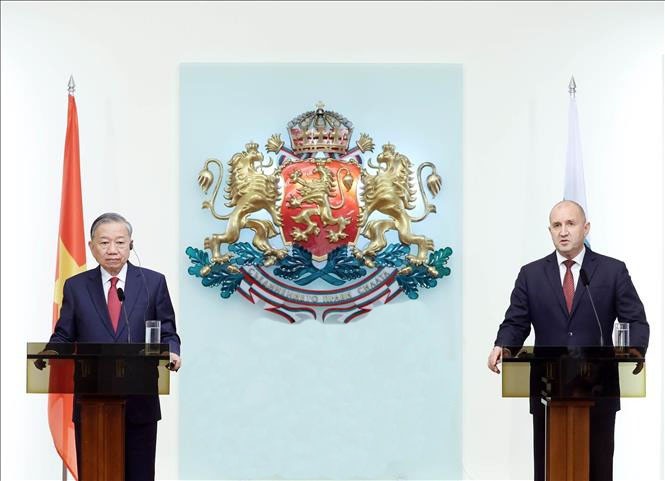 Tổng Bí thư Tô Lâm và Tổng thống Bulgaria Rumen Radev tại cuộc gặp gỡ báo chí. to-lam.jpg