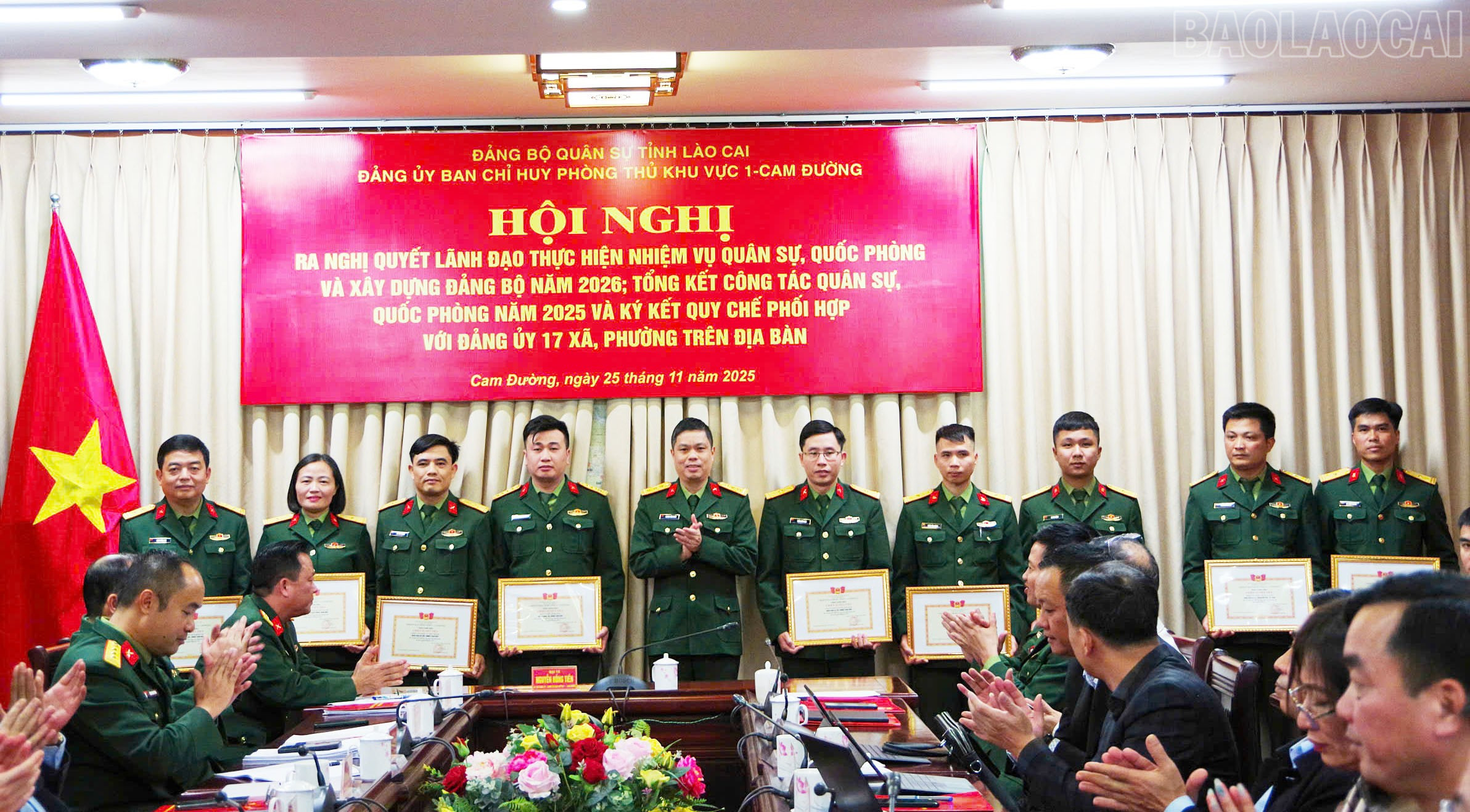 baolaocai-tr_3-dong-chi-thuong-ta-hoang-van-hoai-pbtdu-chi-huy-truong-ban-chi-huy-ptkv-trao-thuong-cho-cac-dong-chi-dat-danh-hieu-chien-si-tien-tien-2806.jpg