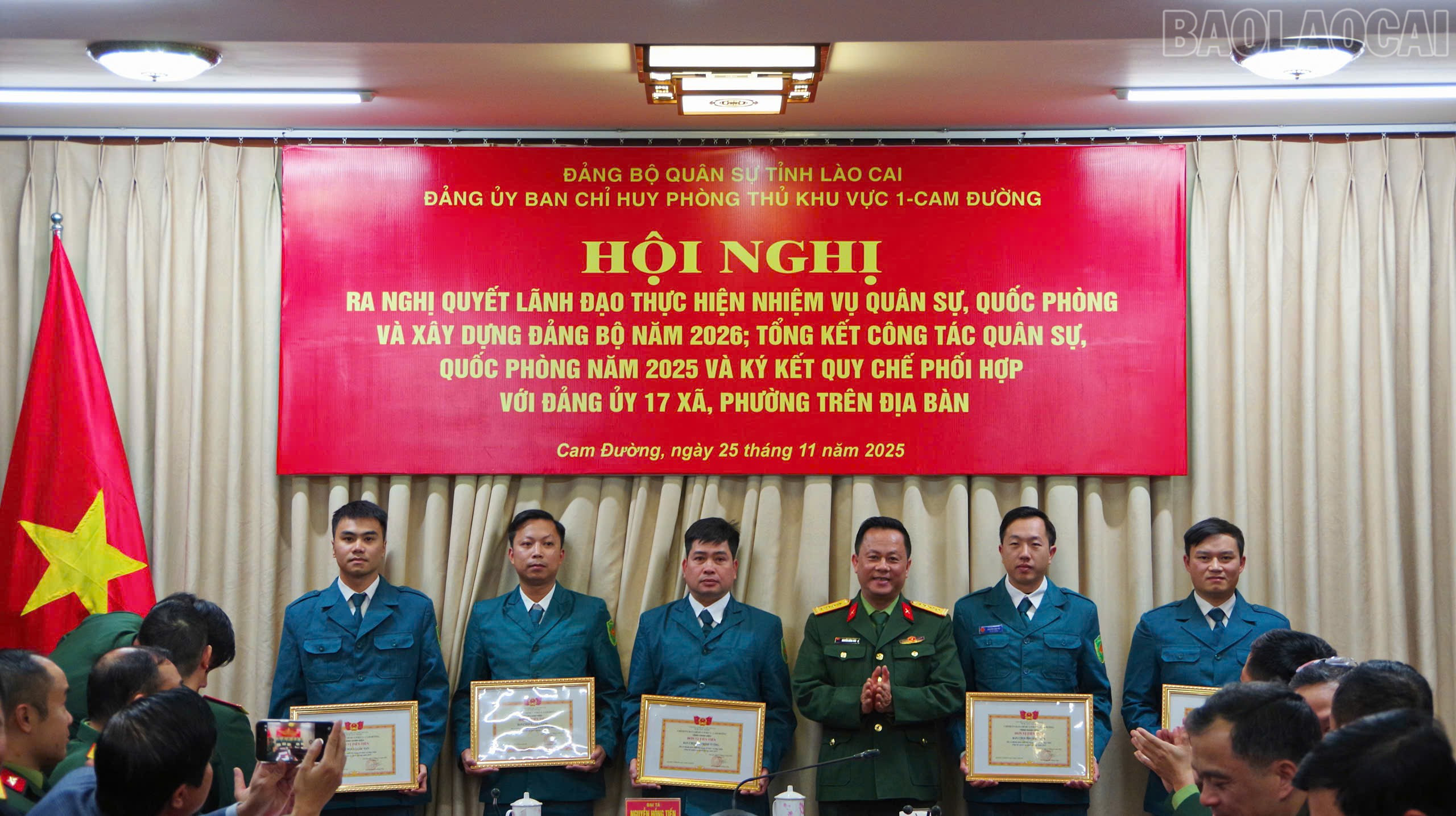 baolaocai-tr_2-dong-chi-dai-ta-nguyen-hong-tien-btdu-chinh-uy-ban-chi-huy-ptkv-trao-thuong-cho-cac-tap-the-dat-danh-hieu-don-vi-tien-tien-1.jpg