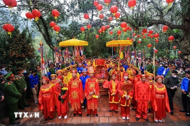 Hội Gióng tại đền Sóc được chuẩn bị lễ vật vô cùng công phu như đàn voi và giò hoa tre.