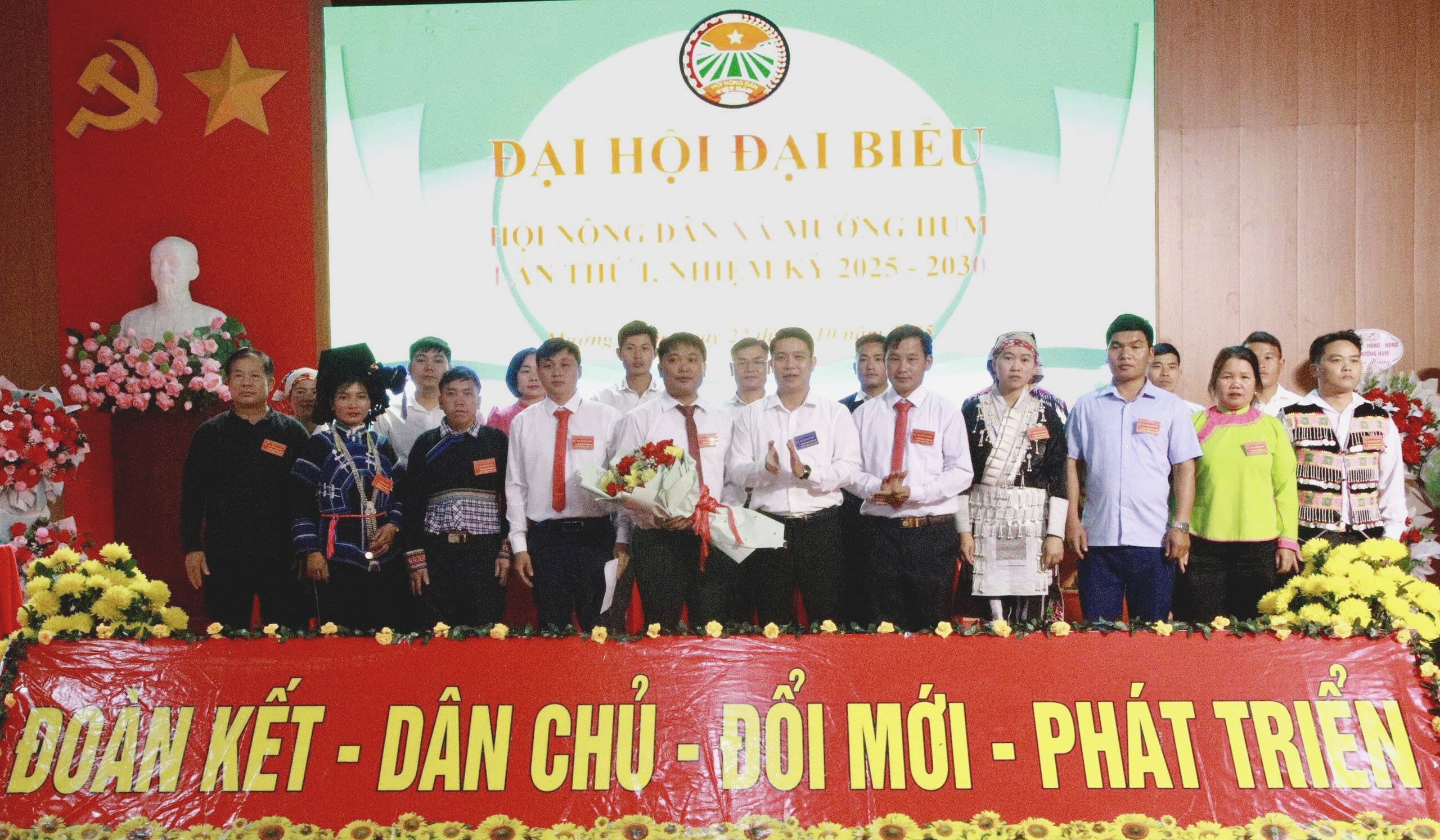 Ban Chấp hành Hội Nông dân xã Mường Hum khóa mới ra mắt Đại hội. 08.jpg