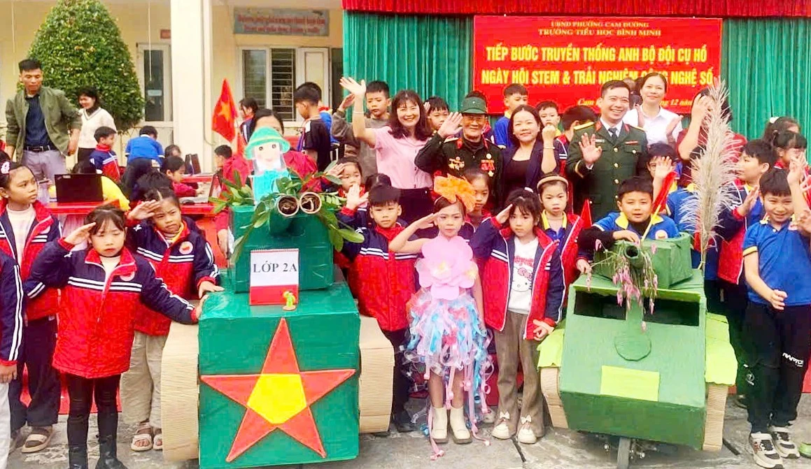 4-mo-hinh-xe-tang-do-hoc-sinh-truong-th-binh-minh-tu-lam-huong-ung-ngay-22-12-6960.jpg