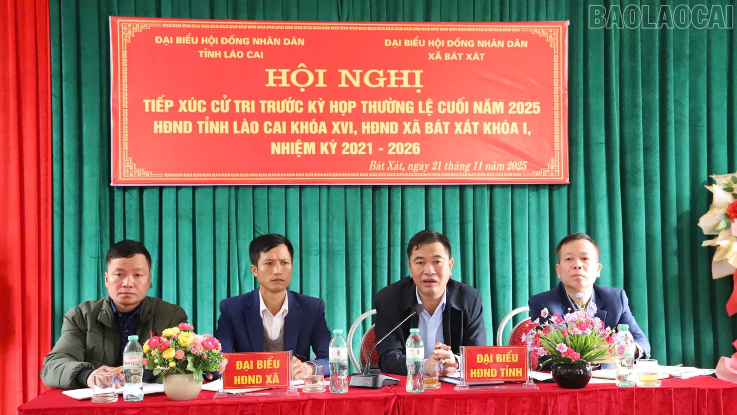 baolaocai-tr_2-to-dai-bieu-hdnd-tinh-xa-tai-buoi-tiep-xuc-cu-tri-214.jpg