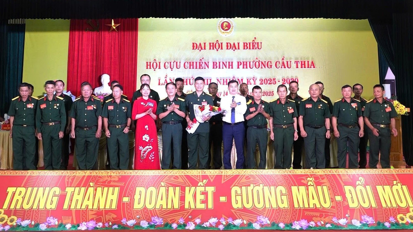 Ban Chấp hành Hội Cựu chiến binh phường Cầu Thia khóa mới ra mắt đại hội. bch-khoa-moi-ra-mat-dai-hoi.jpg