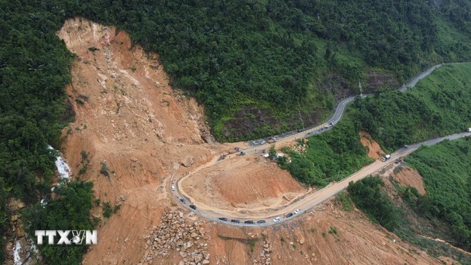 Vị trí đèo Khánh Lê đoạn qua địa phận tỉnh Khánh Hòa bị sạt lở nghiêm trọng.