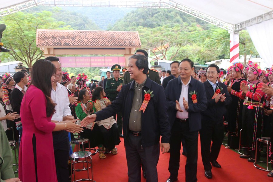 Bộ trưởng Nguyễn Kim Sơn dự và chỉ đạo lễ khởi công tại điểm cầu Lai Châu.