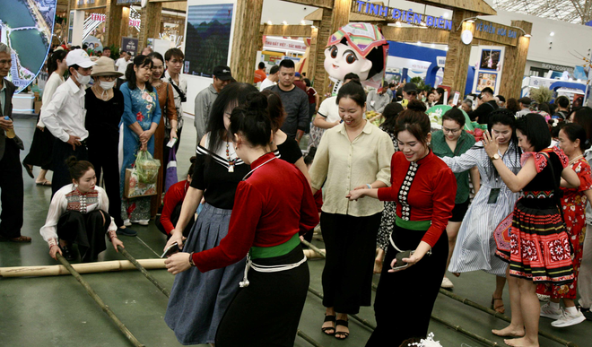 Các hoạt động trải nghiệm văn hoá được đông đảo khách tham quan đón nhận.