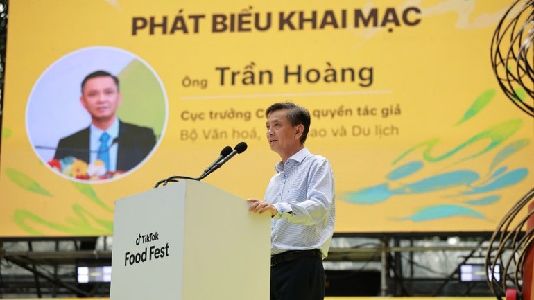 Cục trưởng Cục Bản quyền tác giả Trần Hoàng. Cục trưởng Cục Bản quyền tác giả Trần Hoàng.