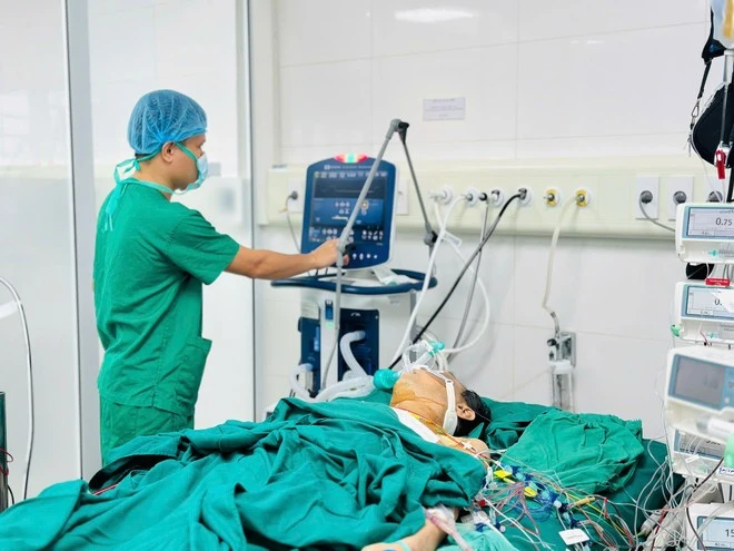 Theo dõi sức khỏe cho bệnh nhân sau ghép phổi.