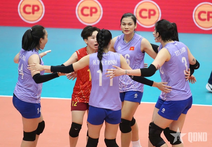 Các tuyển thủ Việt Nam mừng điểm số trước Philippines.