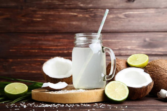 Nước dừa tươi. (Ảnh: iStock)
