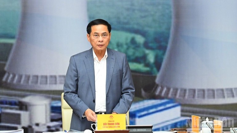 Phó Thủ tướng Bùi Thanh Sơn phát biểu ý kiến tại phiên họp. Phó Thủ tướng Bùi Thanh Sơn phát biểu ý kiến tại phiên họp.