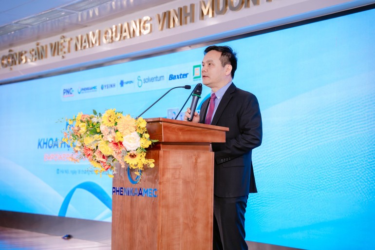 Phó Giáo sư, Tiến sĩ Nguyễn Thanh Hồi, Tổng Giám đốc Bệnh viện Đại học Phenikaa phát biểu. Phó Giáo sư, Tiến sĩ Nguyễn Thanh Hồi, Tổng Giám đốc Bệnh viện Đại học Phenikaa phát biểu.