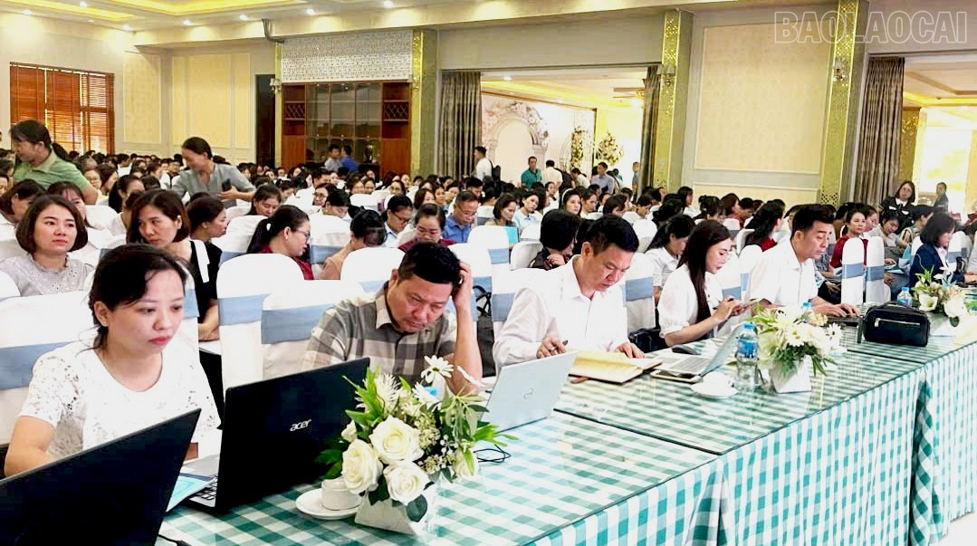 Các học viên tham gia lớp tập huấn. baolaocai-tr_tap-huan-2.jpg