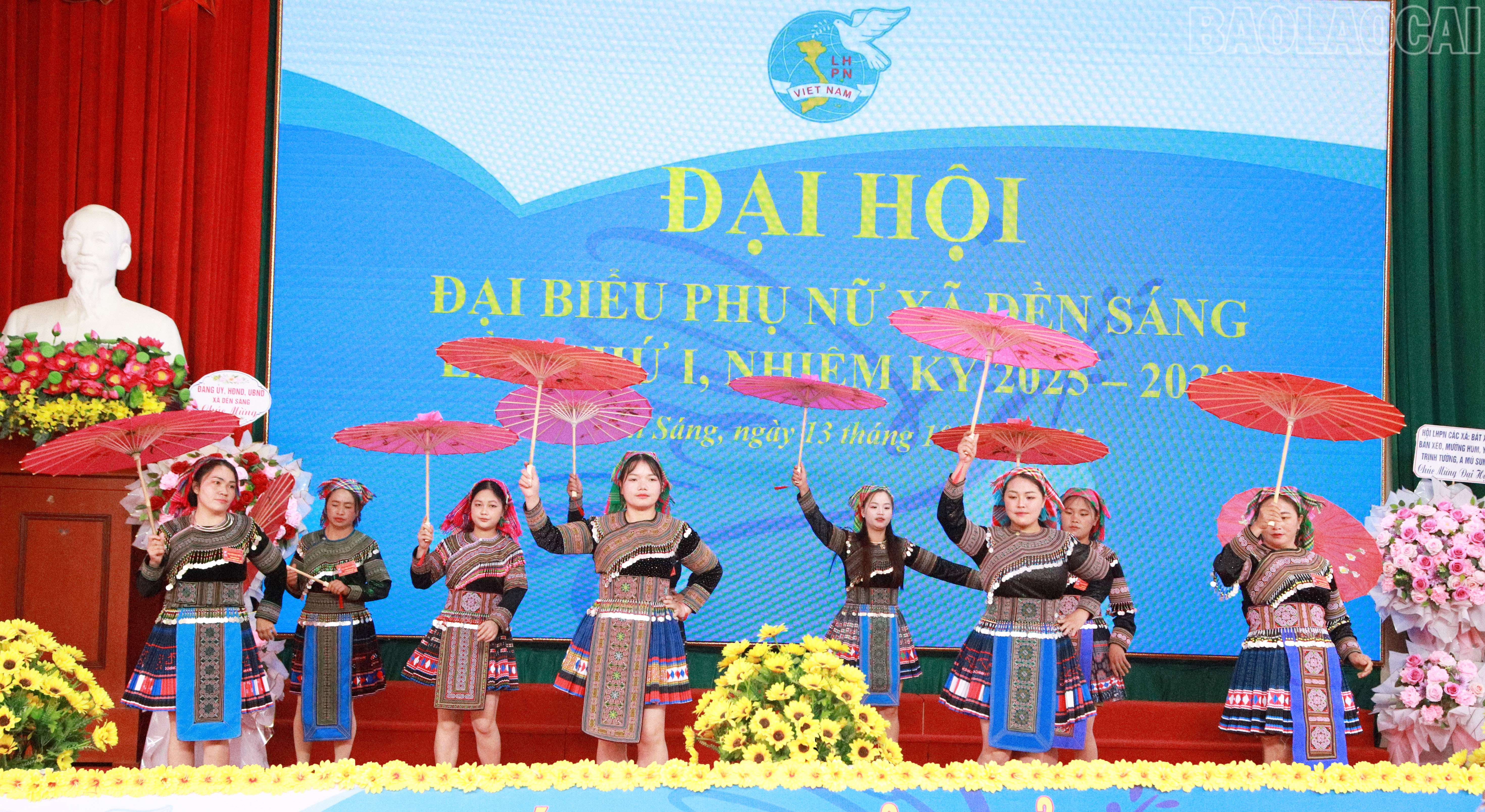 Văn nghệ chào mừng đại hội. baolaocai-tr_3.jpg
