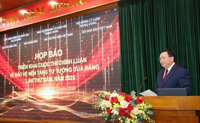 GS.TS Nguyễn Xuân Thắng phát biểu tại họp báo triển khai “Cuộc thi chính luận về bảo vệ nền tảng tư tưởng của Đảng lần thứ Năm, năm 2025”, ngày 6/2/2025. 1-1448.jpg