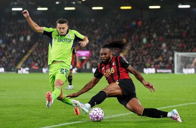 Antoine Semenyo của Bournemouth "bón hành" đối thủ ở vòng 7 Premier League. Antoine Semenyo của Bournemouth "bón hành" đối thủ ở vòng 7 Premier League.