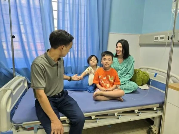 3 mẹ con chị Lan an toàn, hạnh phúc sau biến cố vụ cháy.