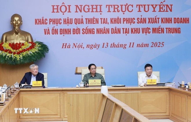 Thủ tướng Phạm Minh Chính chủ trì hội nghị khắc phục hậu quả thiên tai khu vực miền Trung.