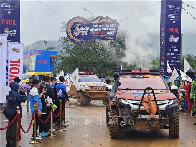 Màn ra mắt các đội đua tham dự PVOIL VOC 2025. Màn ra mắt các đội đua tham dự PVOIL VOC 2025.