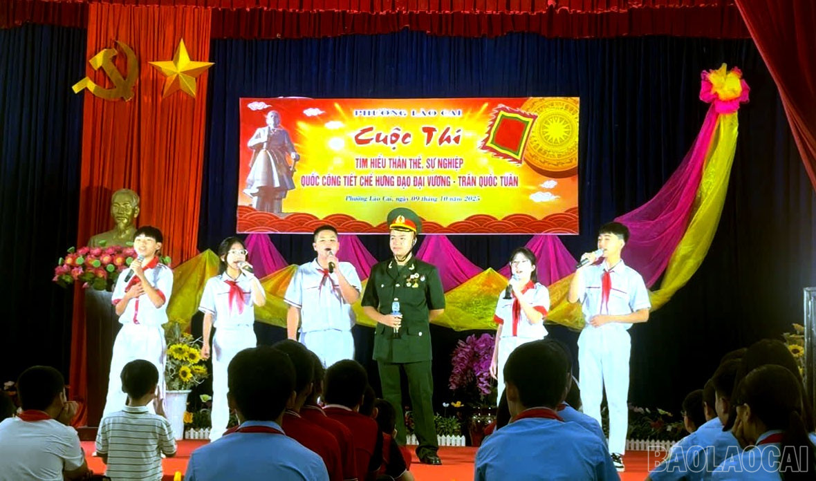 Phần thi chào hỏi của học sinh Trường THCS Hoàng Hoa Thám. baolaocai-br_anh-1-phan-thi-man-chao-hoi-cua-hoc-sinh-truong-thcs-hoang-hoa-tham.jpg