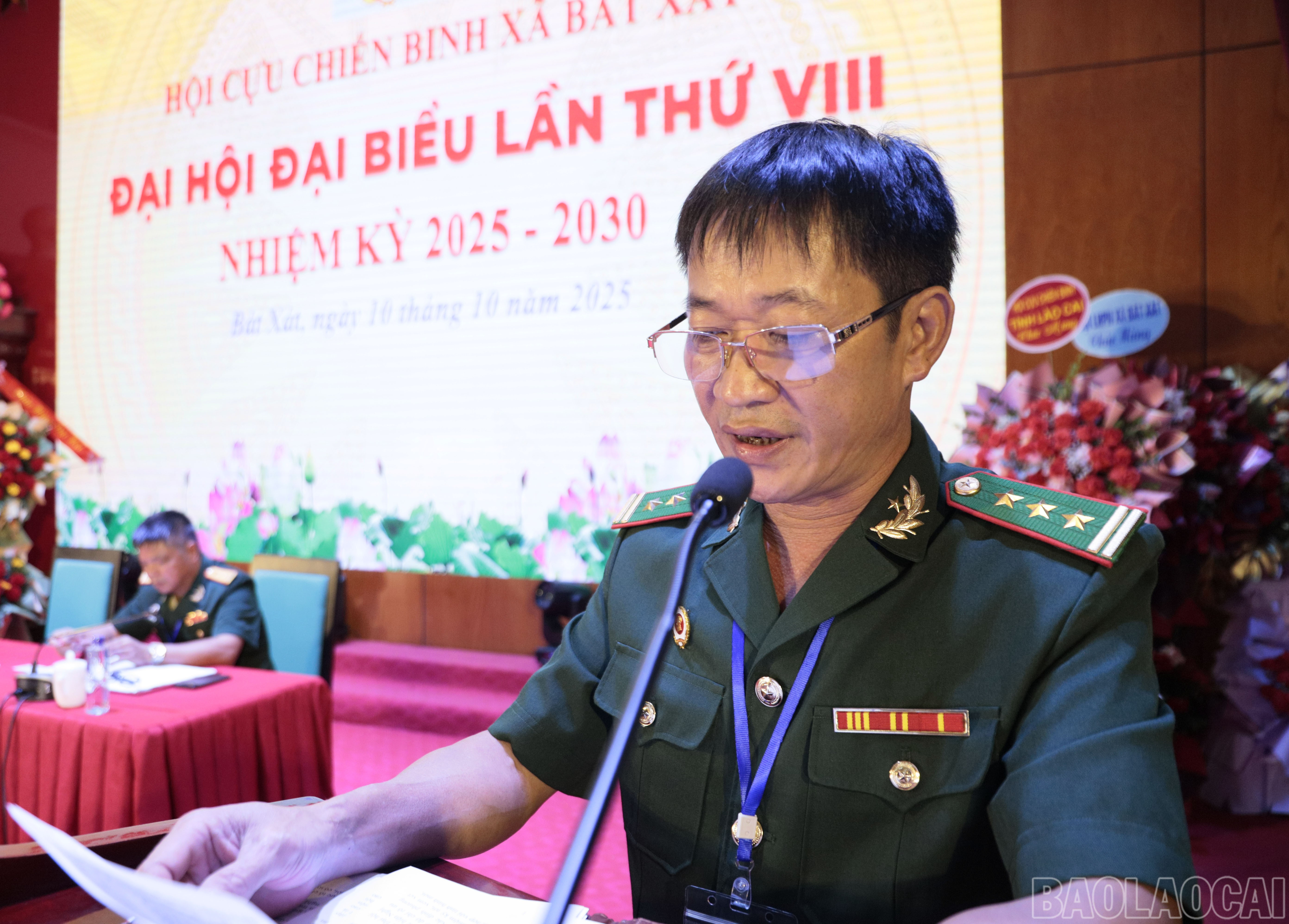 Đồng chí Bùi Thanh Hải - Chủ tịch Hội Cựu chiến binh xã Bát Xát đọc báo cáo chính trị. baolaocai-br_chu-tich-hoi-ccb-xa-trinh-bay-bao-cao-chinh-tri-tai-dai-hoi-1.jpg