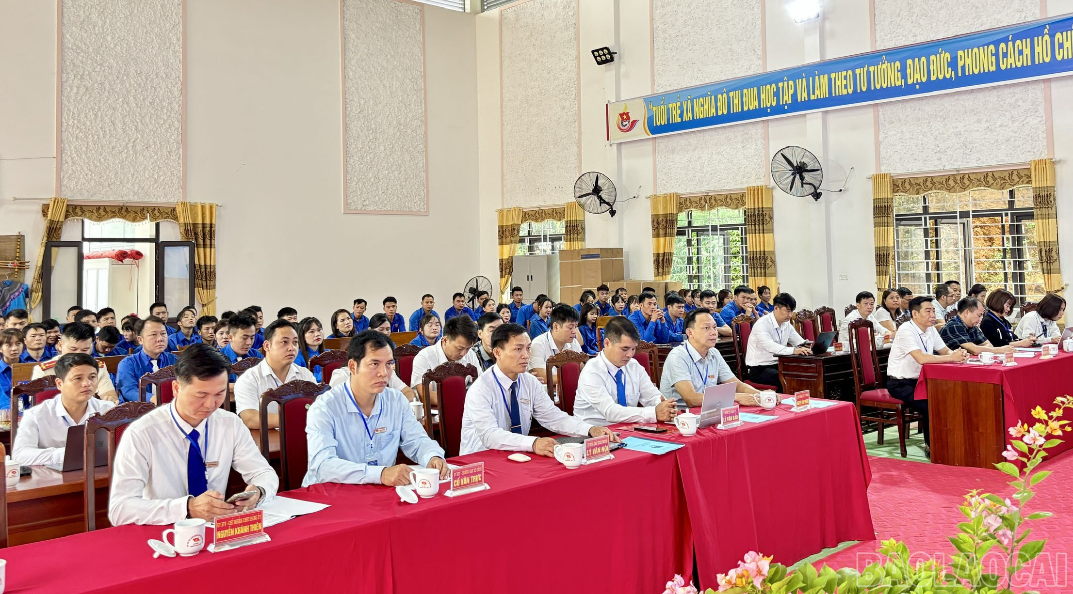 Đại biểu tham dự đại hội. baolaocai-br_dai-bieu-du-dai-hoi.jpg