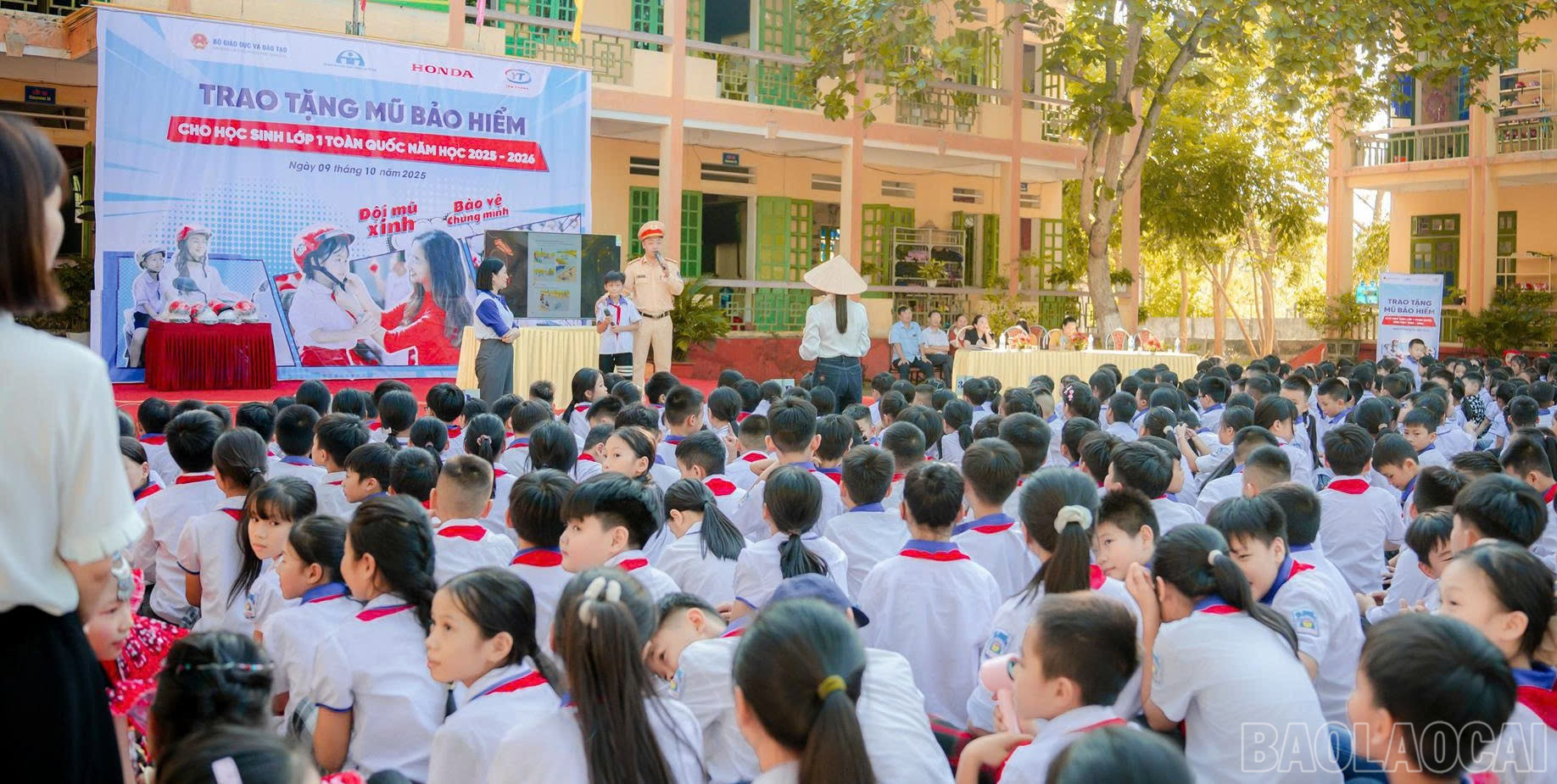 Quang cảnh chương trình. baolaocai-br_toan-canghr-buoi-le.jpg