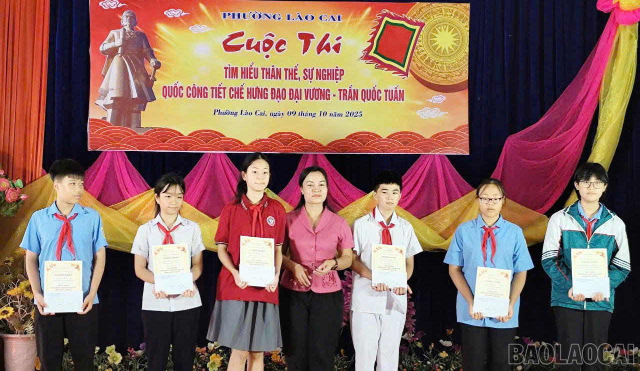 Trao giải Ba phần thi cá nhân. baolaocai-br_anh-6-hoc-sinh-duoc-nhan-giai-ba-phan-thi-ca-nhan.jpg