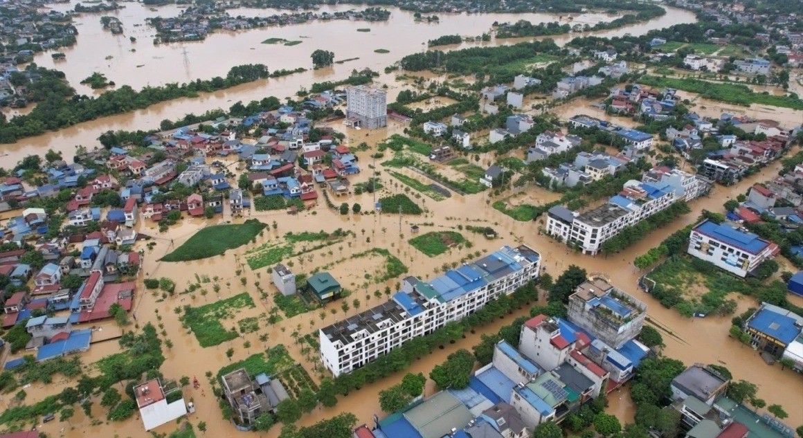 Những cơn bão dồn dập, mưa lũ vượt lịch sử liên tiếp trong giai đoạn vừa qua cho thấy biến đổi khí hậu đang đẩy Việt Nam vào chu kỳ thiên tai mới, cực đoan và khó dự báo hơn. Khi “lũ chồng lũ”, “bão chồng bão” trở thành bình thường mới, việc thay đổi cách phòng chống và quản lý thiên tai là yêu cầu cấp bách. bao-1-8526.jpg