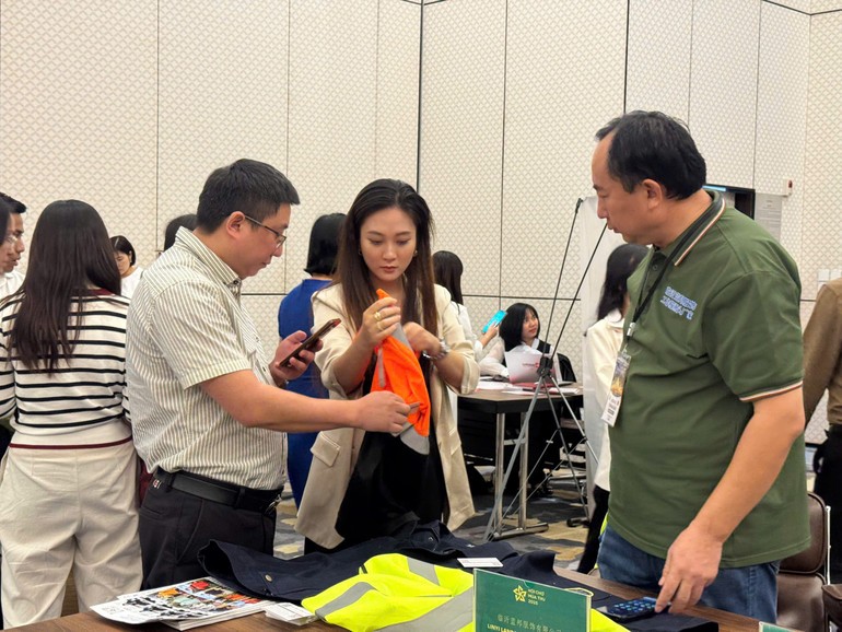 Doanh nghiệp Việt Nam - Trung Quốc kết nối giao thương. Doanh nghiệp Việt Nam - Trung Quốc kết nối giao thương.