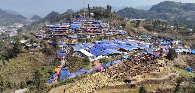 Chợ phiên xã Pha Long