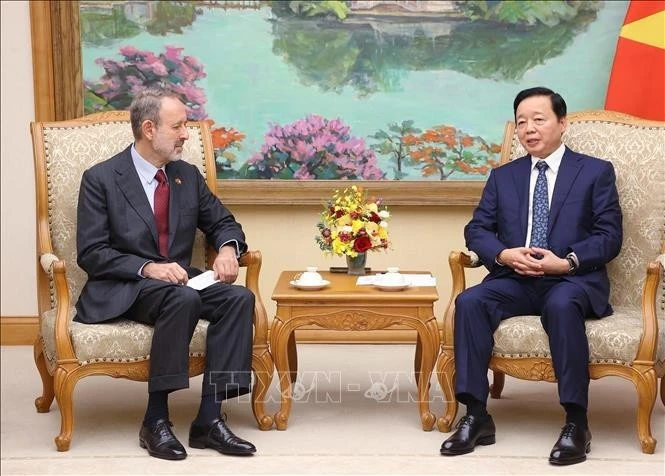 Phó Thủ tướng Trần Hồng Hà và Đại sứ Cộng hòa Italy tại Việt Nam Marco Della Seta.