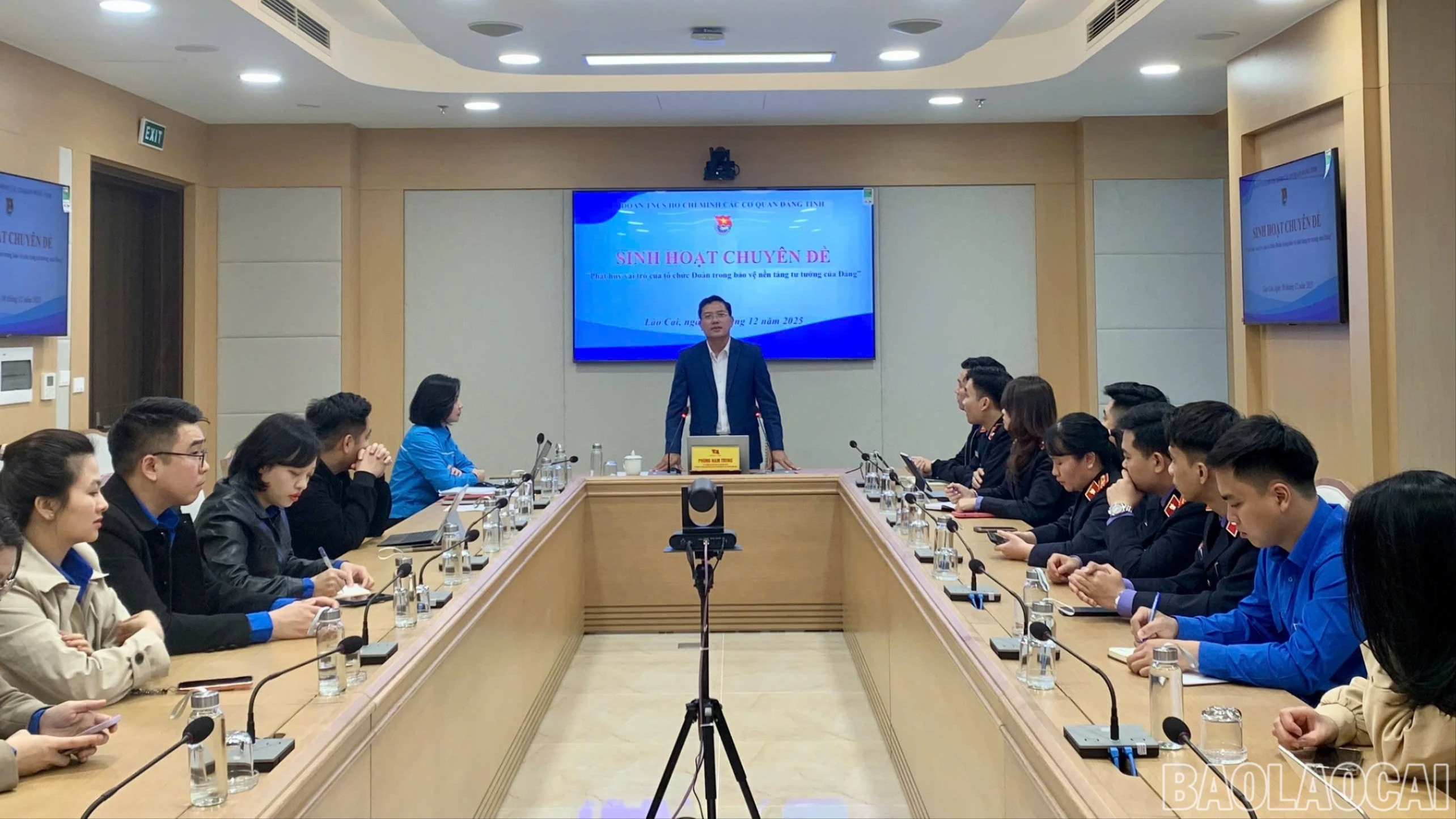 Quang cảnh buổi sinh hoạt chuyên đề.