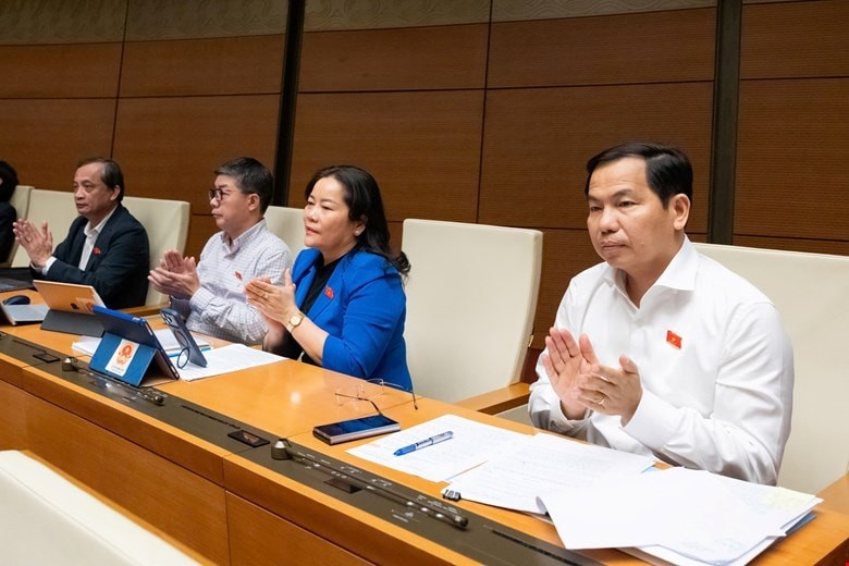 Các đại biểu Quốc hội dự phiên họp.