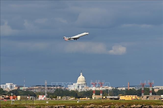 Máy bay cất cánh từ sân bay quốc gia Ronald Reagan Washington ở Arlington, Virginia, Mỹ, ngày 10/10/2025.