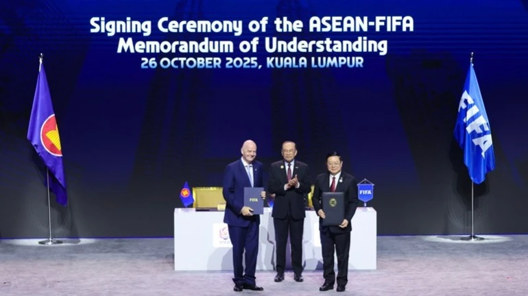 Thủ tướng Phạm Minh Chính chứng kiến lễ ký MoU giữa ASEAN - FIFA.
