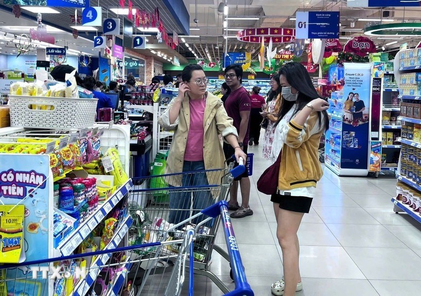 គោលបំណងនៃយុទ្ធសាស្ត្រគឺដើម្បីអភិវឌ្ឍទីផ្សារលក់រាយបែបស៊ីវិល័យ ទំនើប និងប្រកបដោយនិរន្តរភាព ដែលភ្ជាប់ជាមួយនឹងការតំរង់ទិសនៃការអភិវឌ្ឍន៍ពាណិជ្ជកម្មក្នុងស្រុក។ kinh-te.jpg