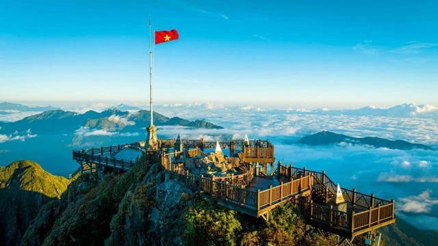 Chinh phục "nóc nhà" Đông Dương Fansipan.