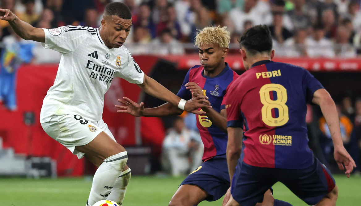 Những màn đối đầu giữa Mbappe và Yamal, phần thắng đang nghiêng về tài năng trẻ của Barca. Những màn đối đầu giữa Mbappe và Yamal, phần thắng đang nghiêng về tài năng trẻ của Barca.