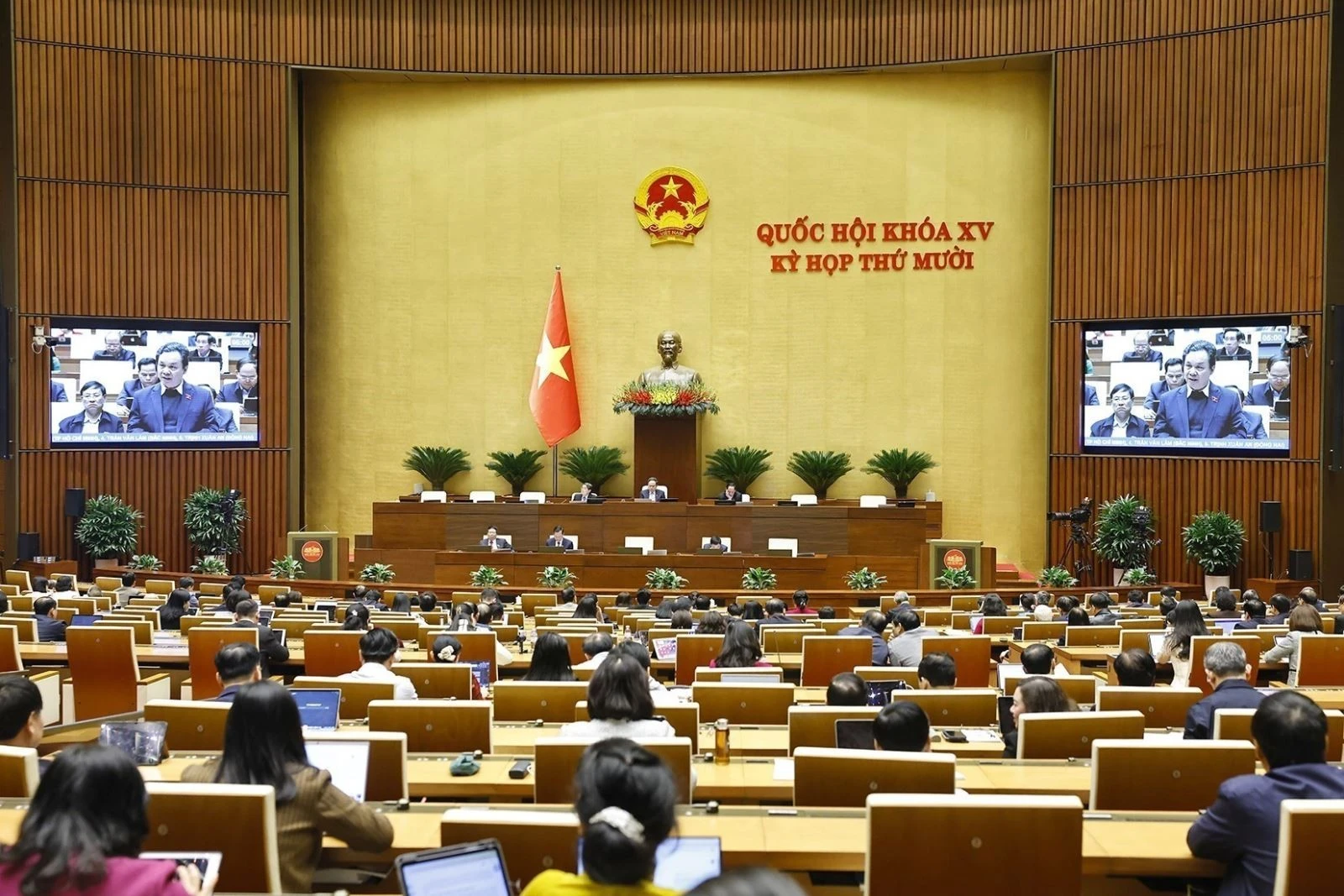 Quang cảnh phiên họp chiều 19/11/2025.