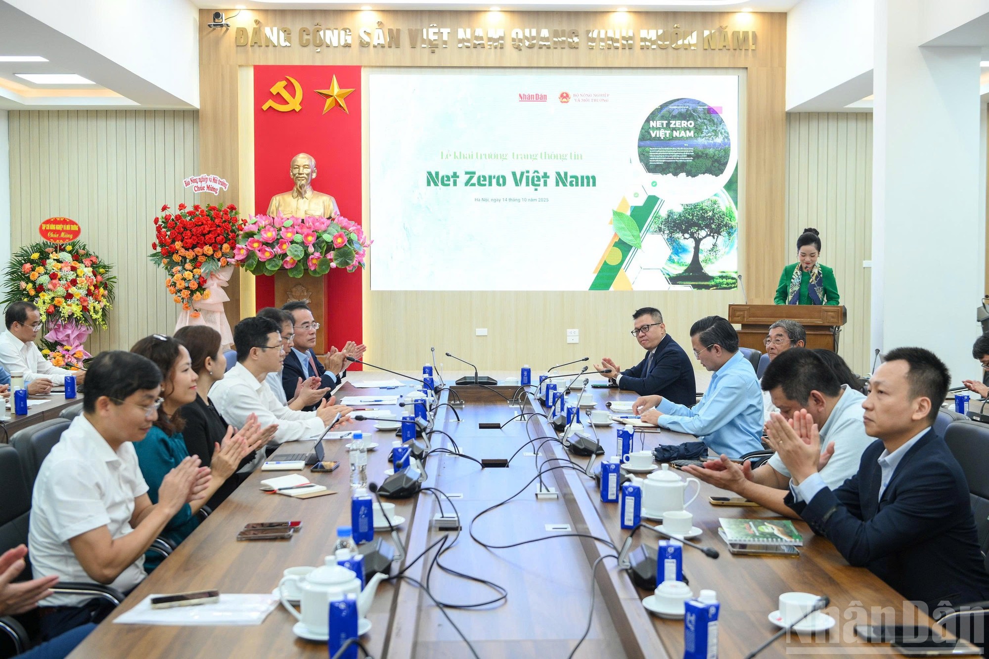 Quang cảnh lễ ra mắt trang thông tin Net Zero Việt Nam tại trụ sở Báo Nhân Dân. Quang cảnh lễ ra mắt trang thông tin Net Zero Việt Nam tại trụ sở Báo Nhân Dân.