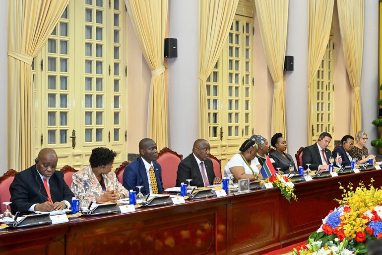 Đoàn đại biểu cấp cao Nam Phi tại hội đàm.