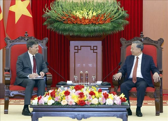 Tổng Bí thư Tô Lâm tiếp Giám đốc Học viện Tổng thống Liên Bang Nga Aleksey Komissarov.