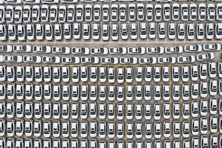 Hàng loạt xe điện được tung ra thị trường ở Trung Quốc, minh chứng cho nhu cầu hạ tầng sạc ngày càng tăng.