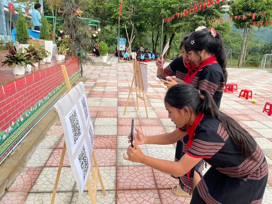 Học sinh Trường Phổ thông dân tộc bán trú Tiểu học & THCS Trà Nam (xã Trà Linh, TP Đà Nẵng) hưởng ứng tuần lễ học tập suốt đời năm 2025. bo-giao-duc.jpg