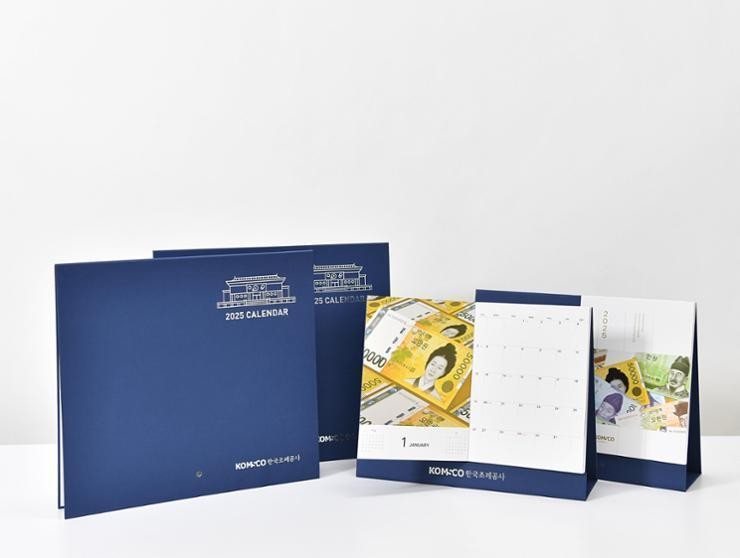 Tổng công ty Đúc tiền và In ấn Bảo mật Hàn Quốc giới thiệu bộ sưu tập quà tặng được sản xuất từ phế liệu trong quá trình in ấn hộ chiếu và thẻ căn cước công dân.