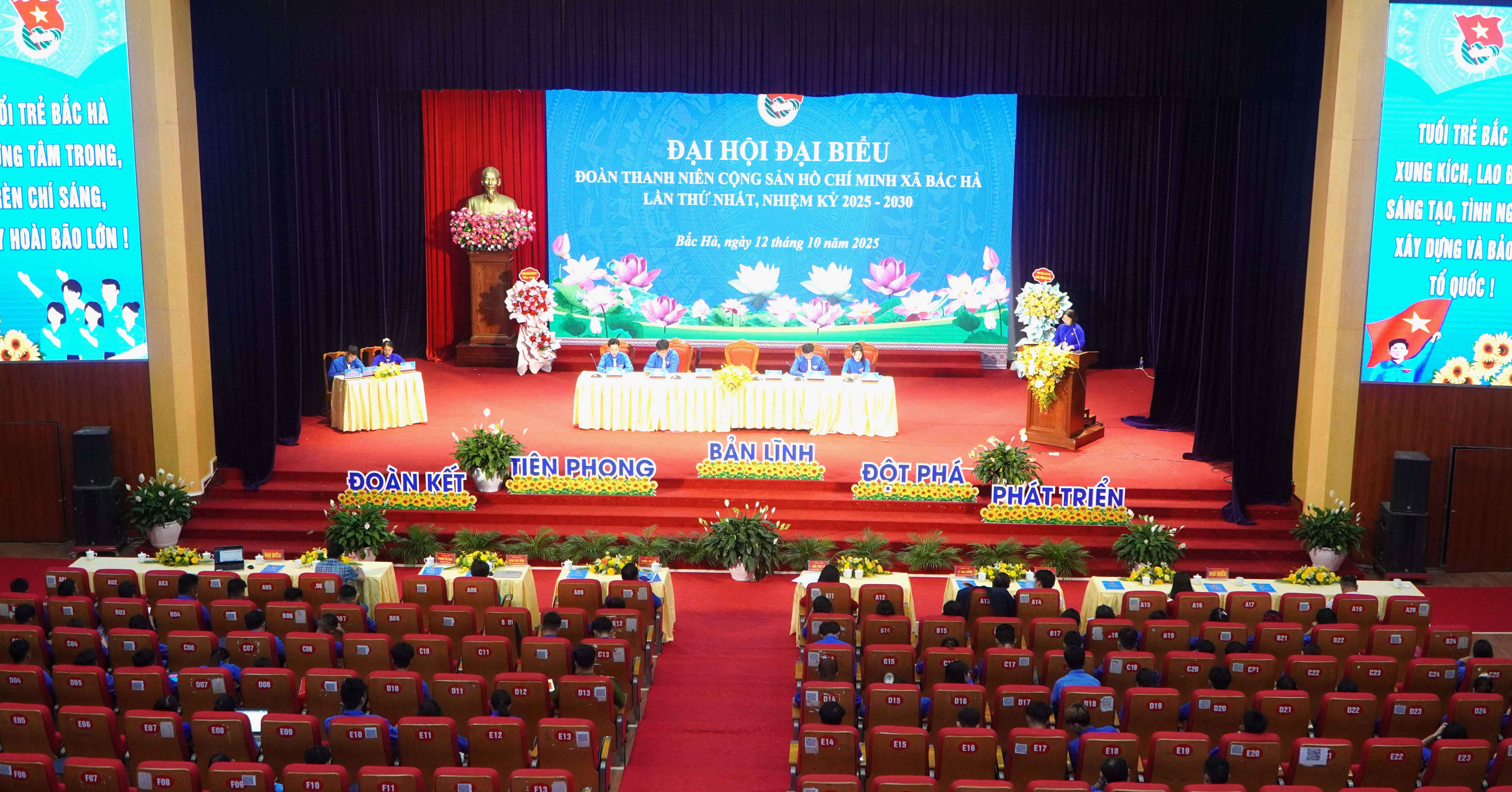 Quang cảnh đại hội. quang-canh-dai-hoi.jpg