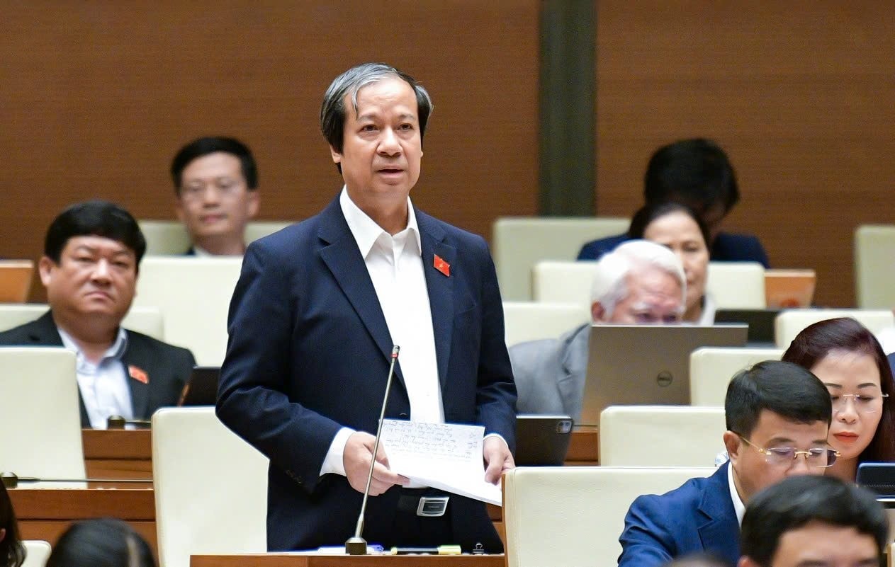 Bộ trưởng Bộ GD&amp;ĐT Nguyễn Kim Sơn tại nghị trường Quốc hội.