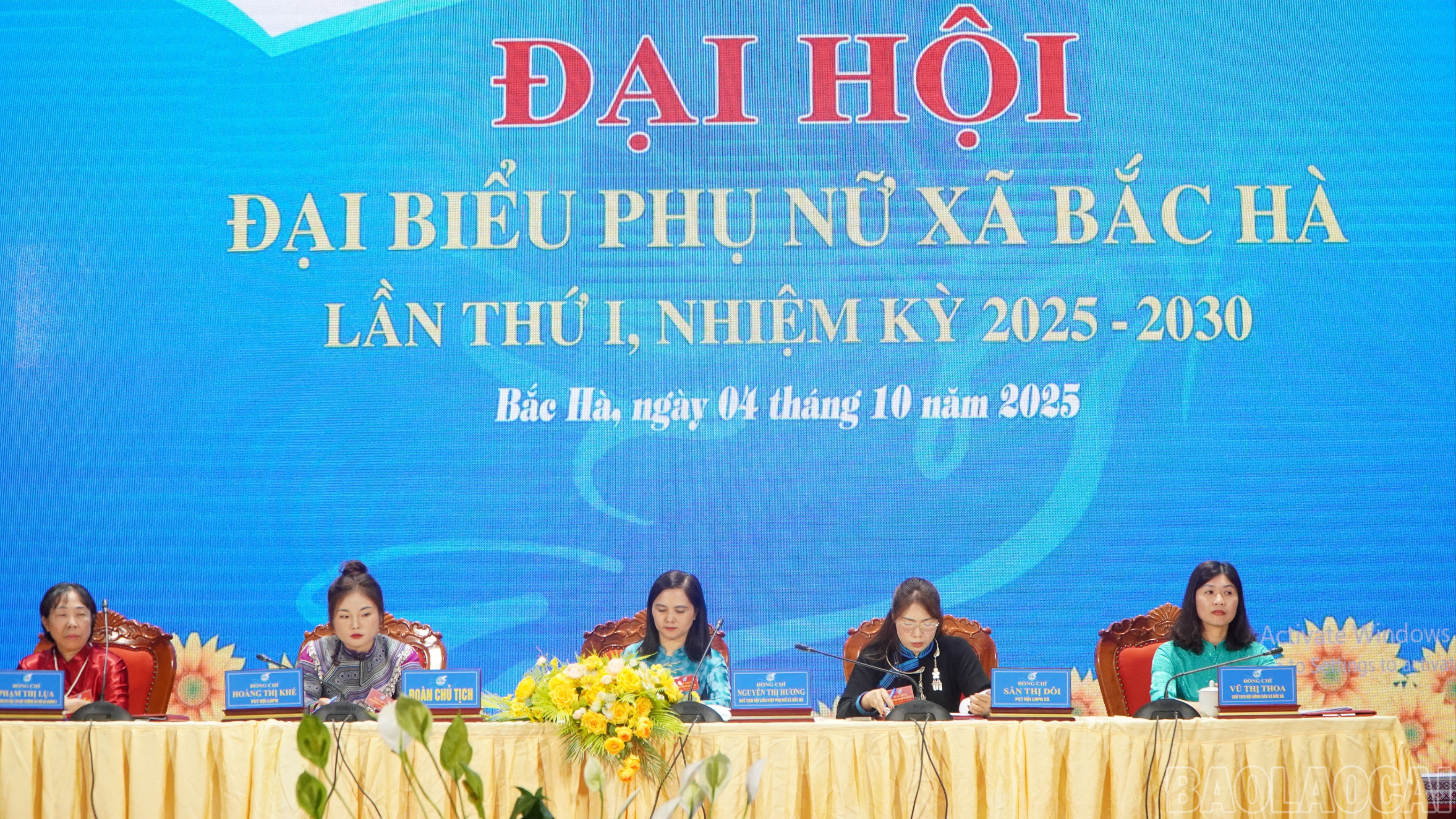 Đoàn chủ tịch đại hội. baolaocai-br_dsc06698-5041.jpg